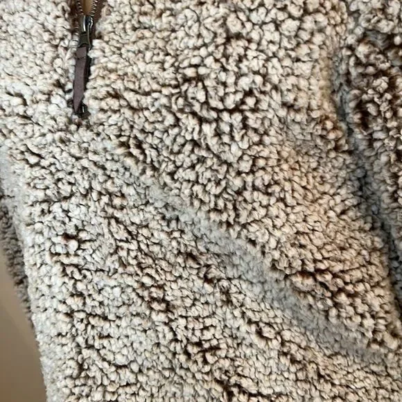 Thread & Supply pullover Sherpa size small - Picture 3 of 9